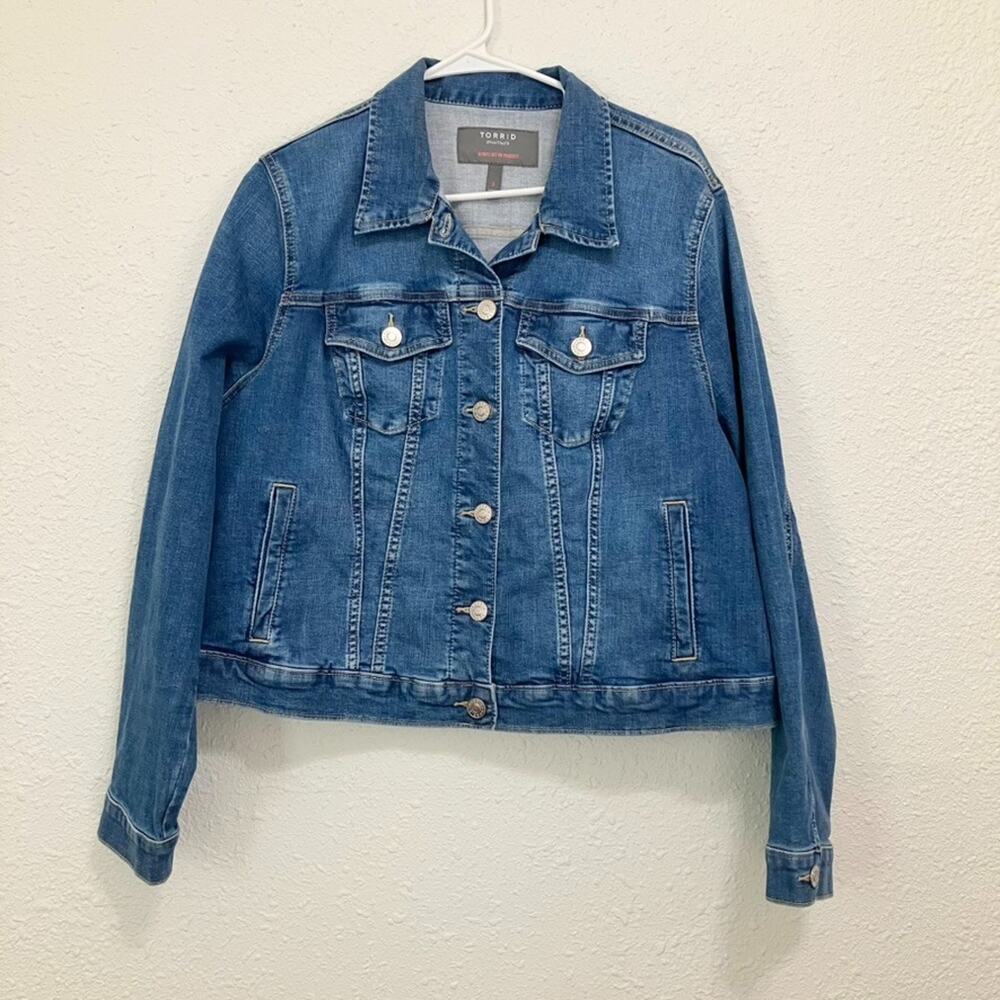 Torrid Denim Jean Trucker Jacket Womens Size 0 Blue Stretch Button Front Classic